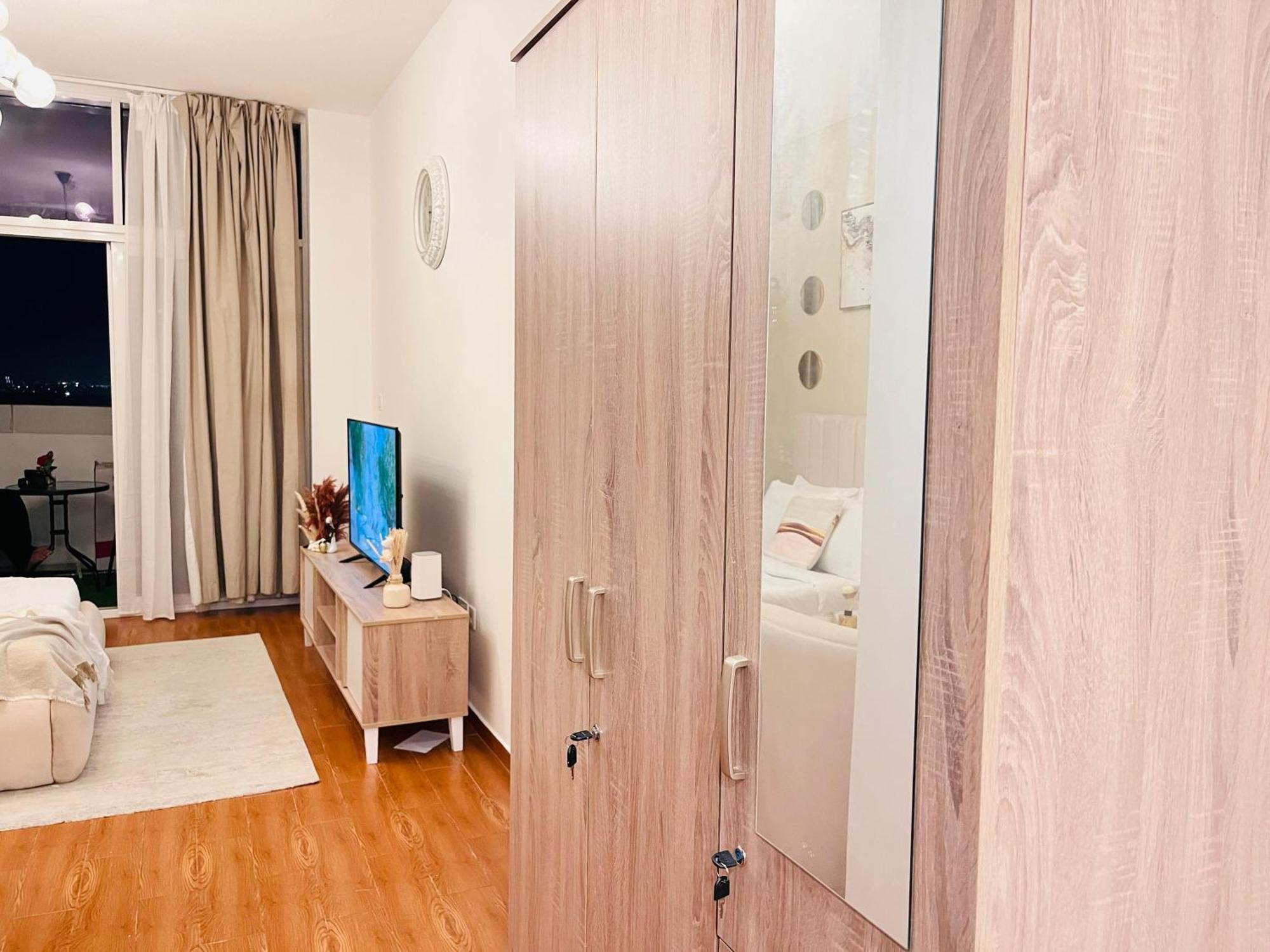 Aesthetically Designed Lavish Apt, Near Marina