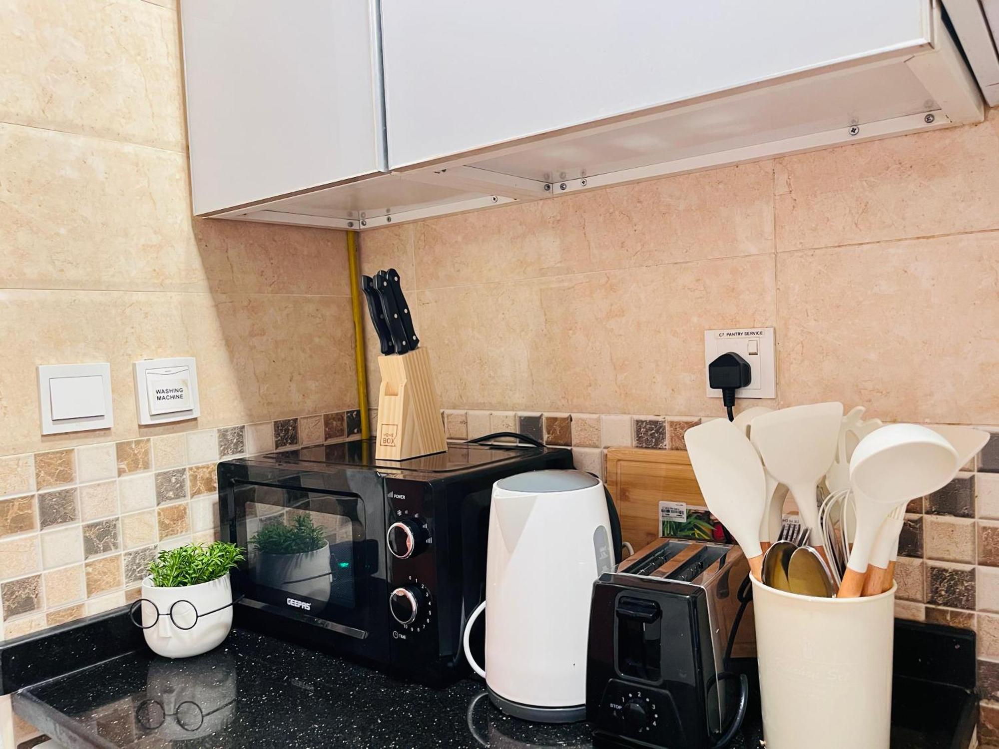Apartment Aesthetically Designed Lavish Apt, Near Marina Dubai
