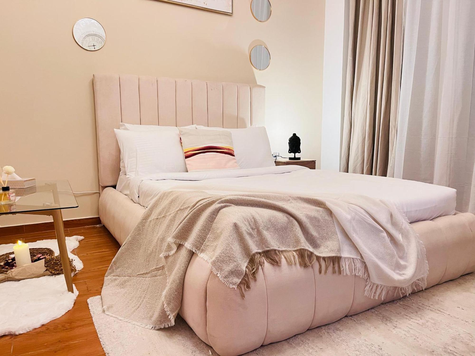 Apartment Aesthetically Designed Lavish Apt, Near Marina Dubai