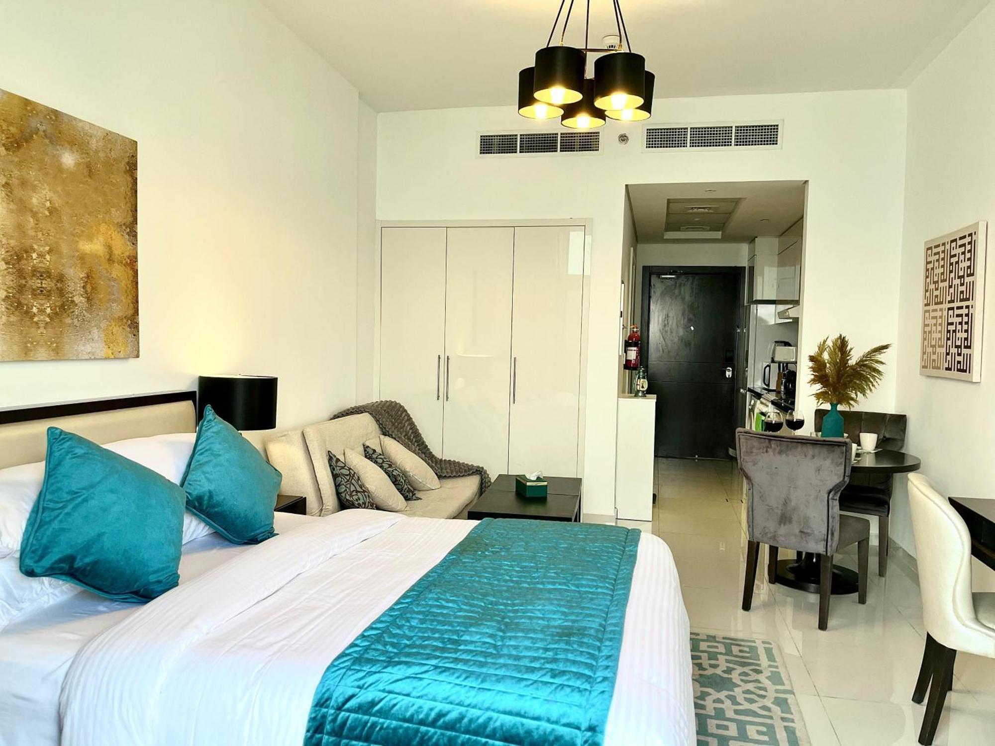 Floor Luxurious In Jvc, Near Marina *
