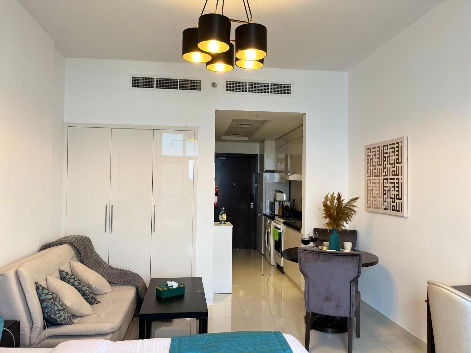 Floor Luxurious In Jvc, Near Marina * Dubai