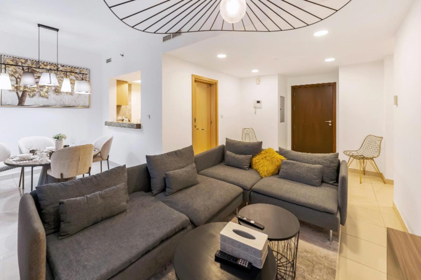 Fam Living - Blakely Tower, Marina
