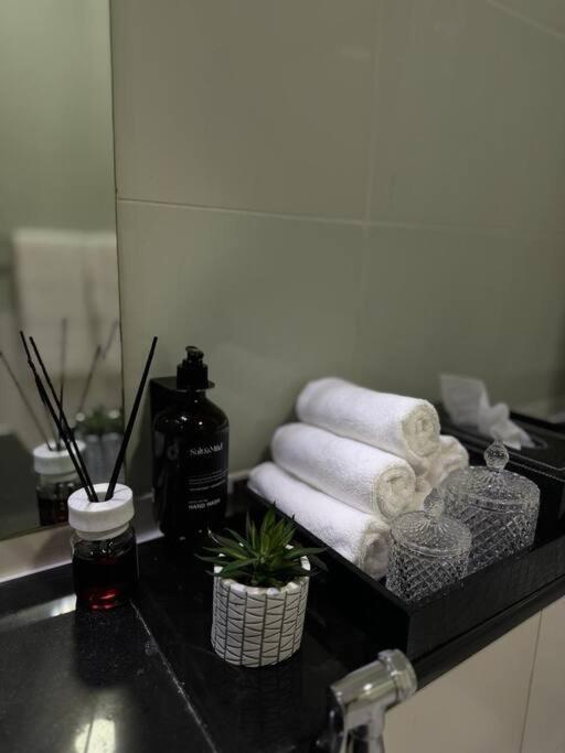 Elegant In Marina, Large 1br In Marina Heights Apartment *