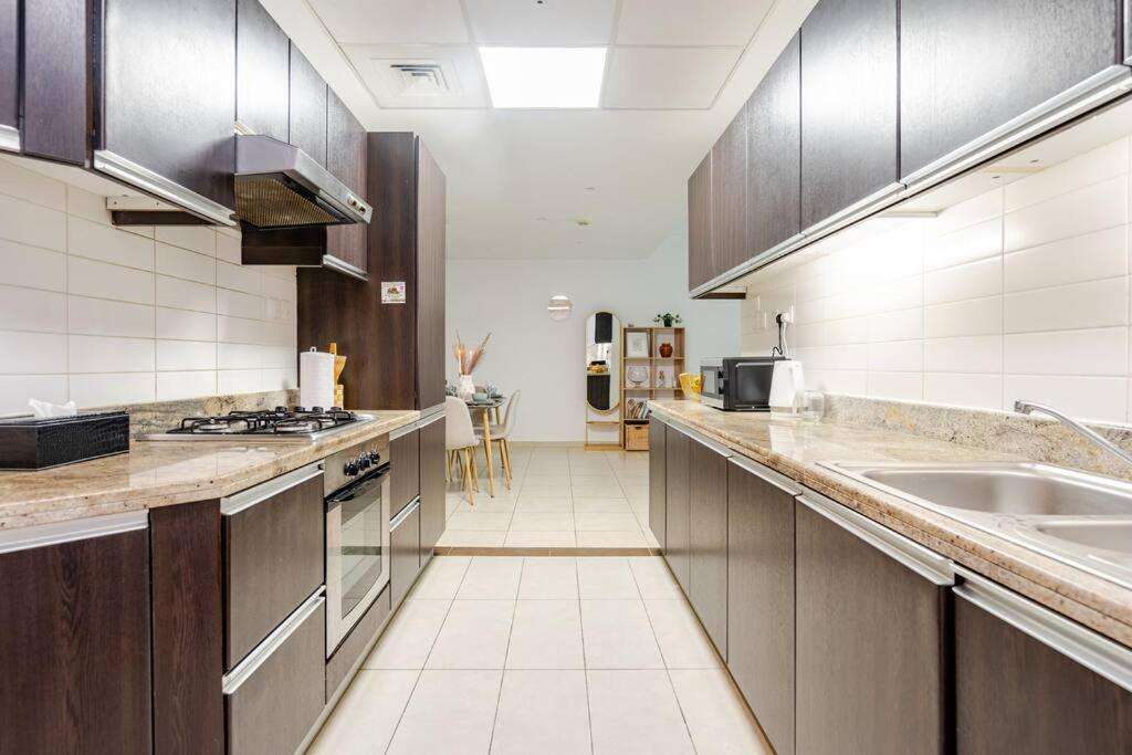 Elegant In Marina, Large 1br In Marina Heights Apartment