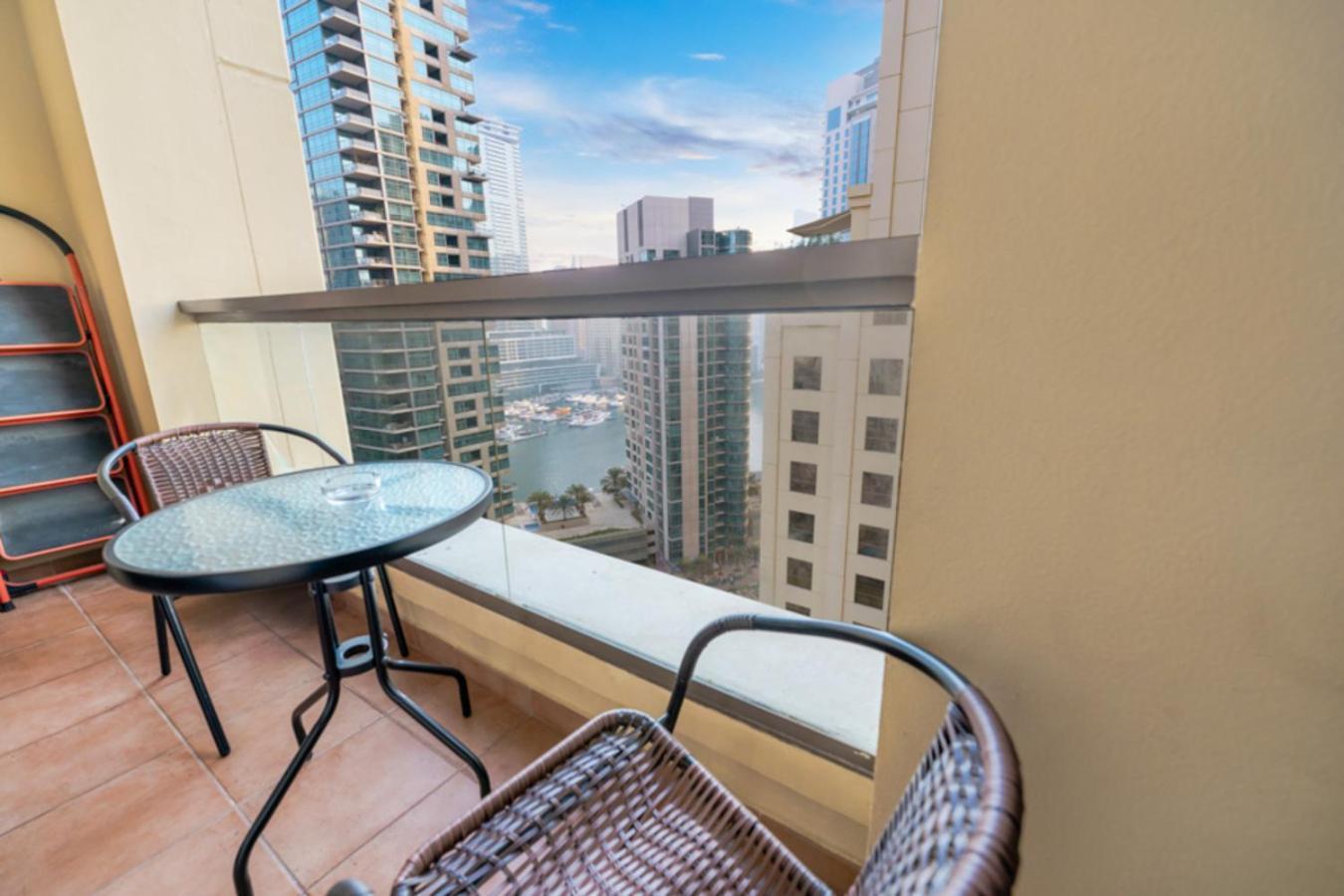 Fam Living - Bahar Jbr 2br