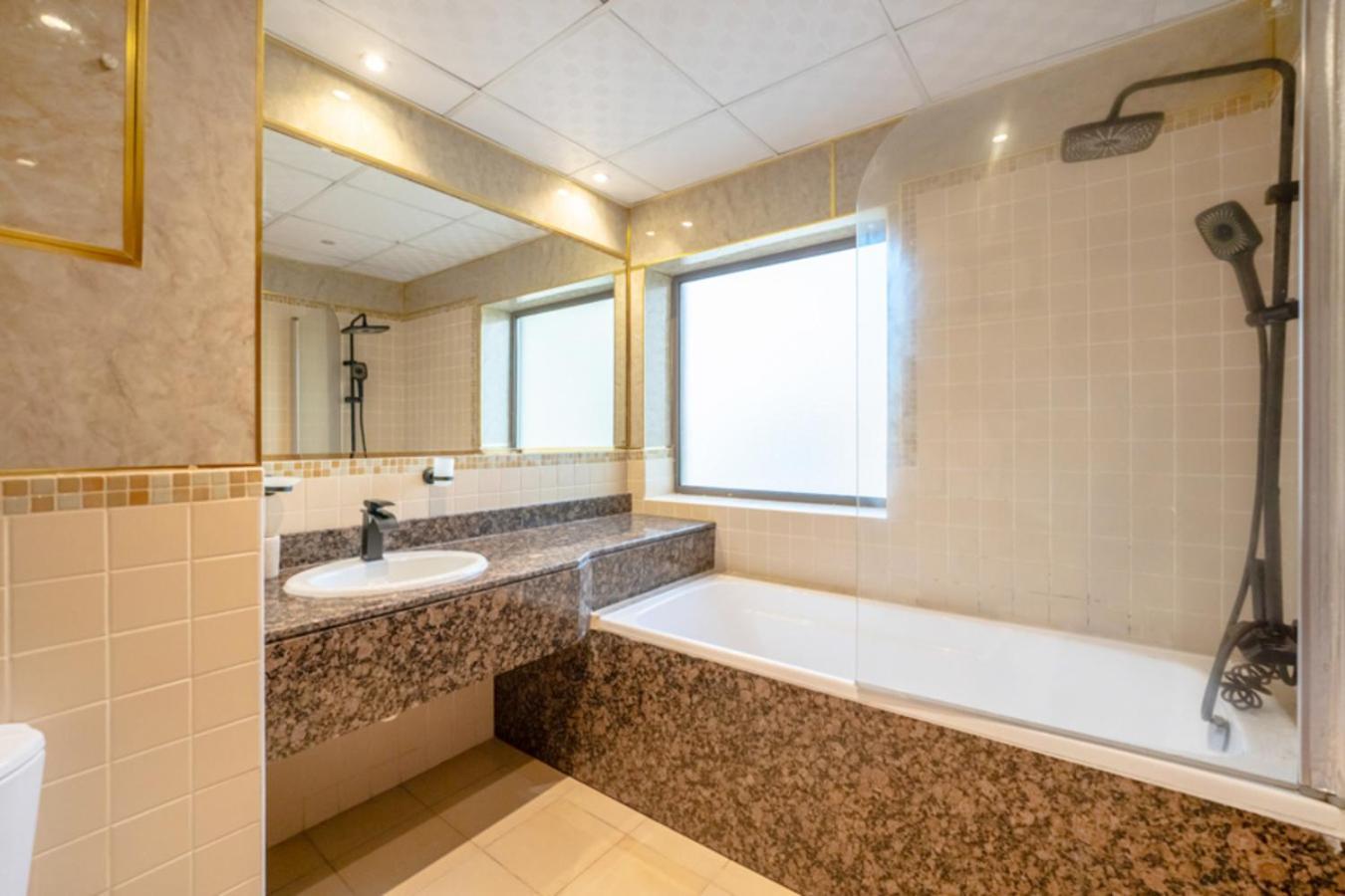 Fam Living - Bahar Jbr 2br Apartment