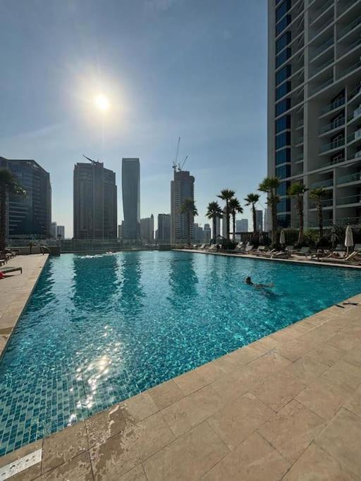 Spacious With Pool - Canal & Burj Views Apartment Dubai