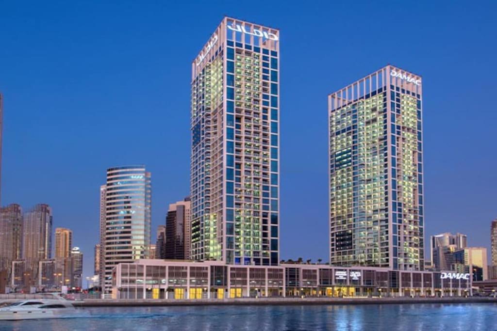 Apartment Spacious With Pool - Canal & Burj Views