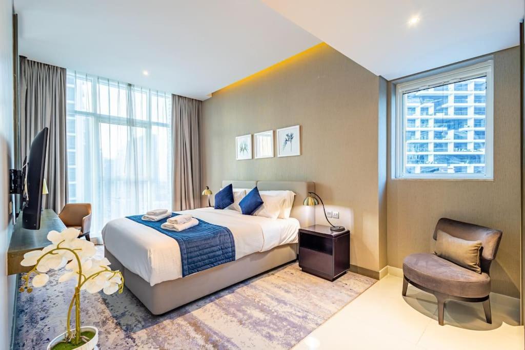 Spacious With Pool - Canal & Burj Views Dubai