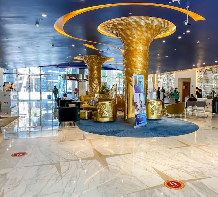 Spacious With Pool - Canal & Burj Views