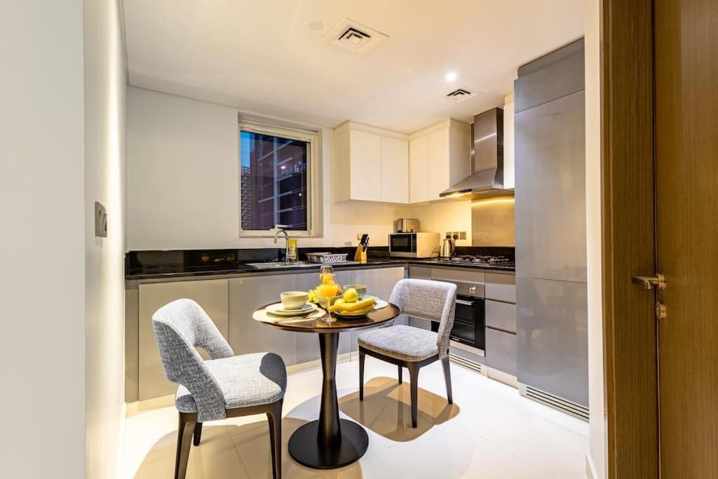Spacious With Pool - Canal & Burj Views Apartment