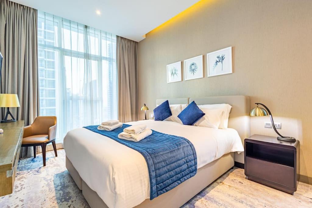 Apartment Spacious With Pool - Canal & Burj Views Dubai