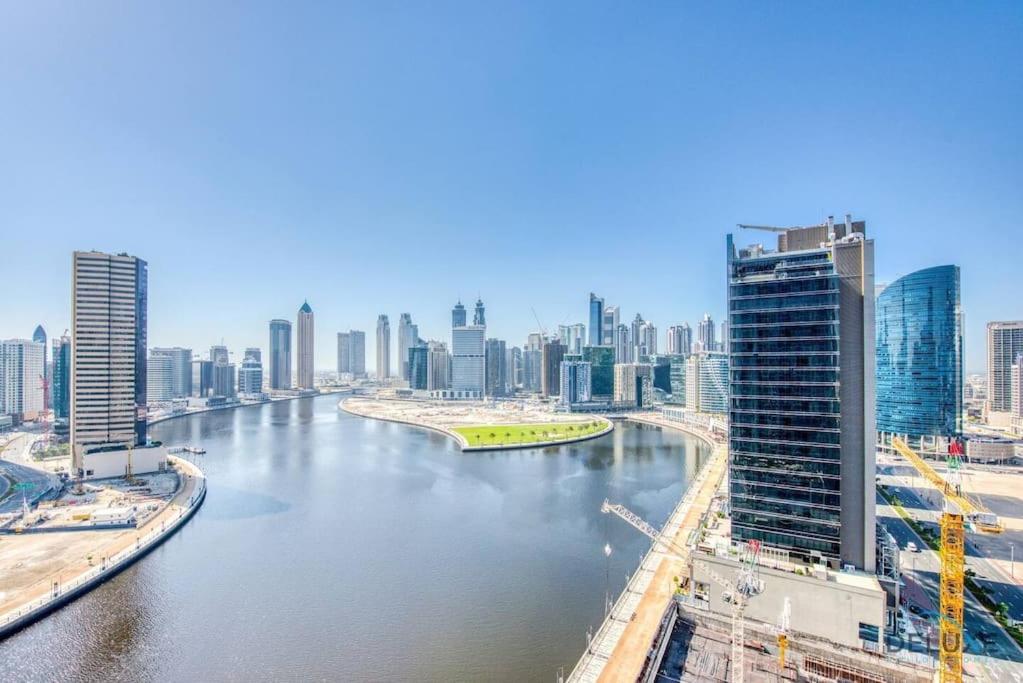 Spacious With Pool - Canal & Burj Views
