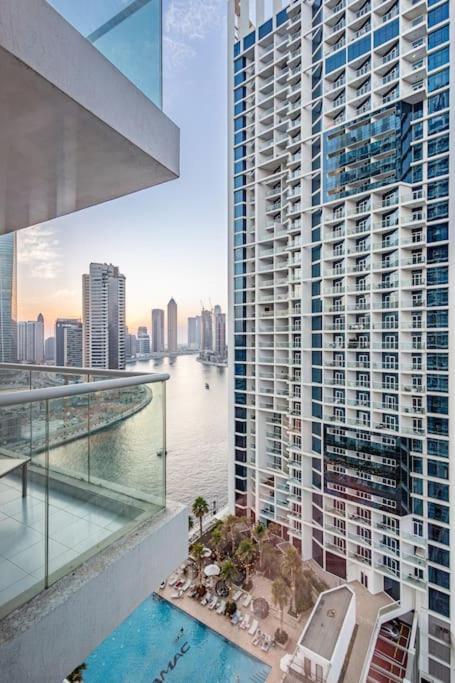Spacious With Pool - Canal & Burj Views Apartment