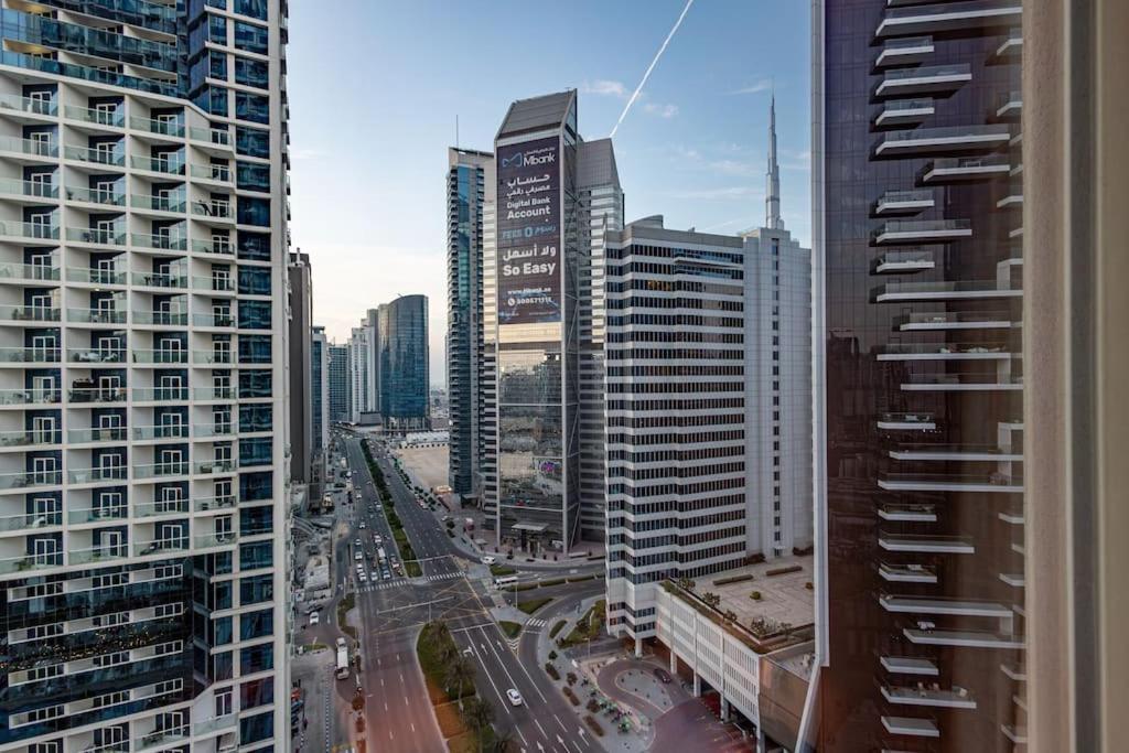 Spacious With Pool - Canal & Burj Views Apartment *
