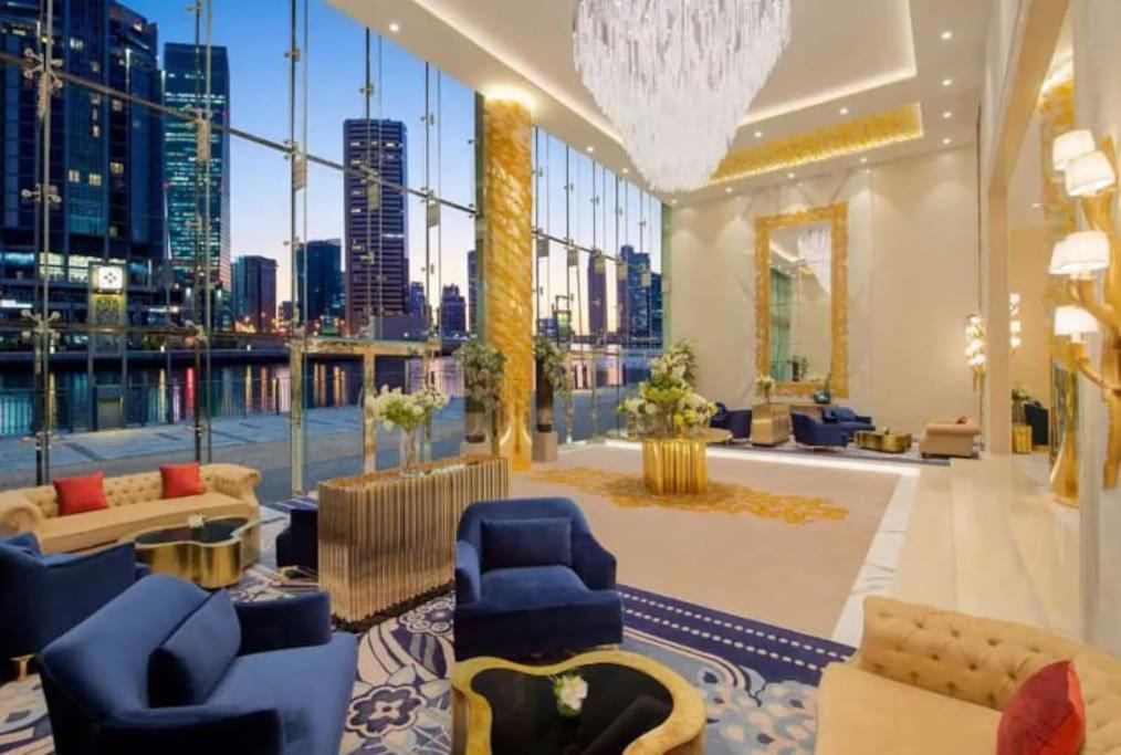 Spacious With Pool - Canal & Burj Views Dubai