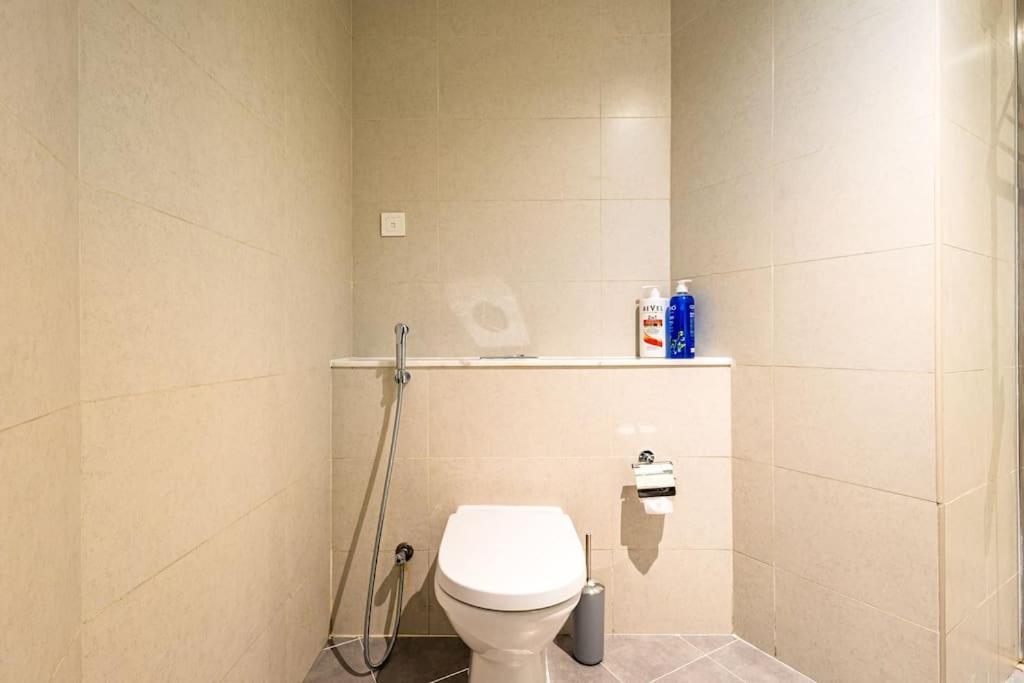 Spacious With Pool - Canal & Burj Views Apartment