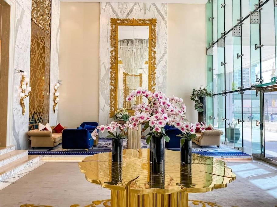 Apartment Spacious With Pool - Canal & Burj Views *