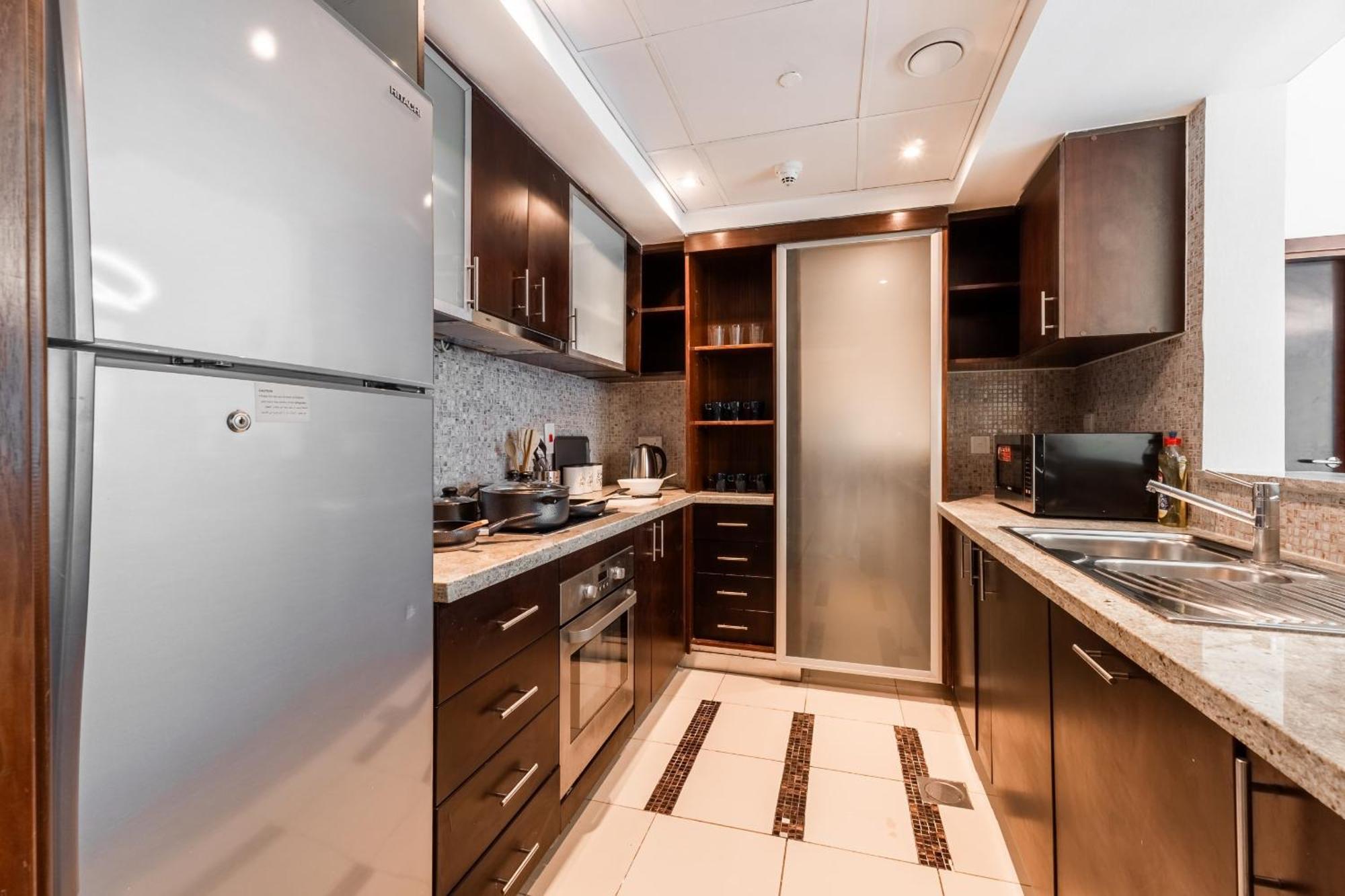 Apartment Luxury 1br In Bonaire Tower - Stunning Marina View & Five-star Amenities, Managed By Think Realty Dubai