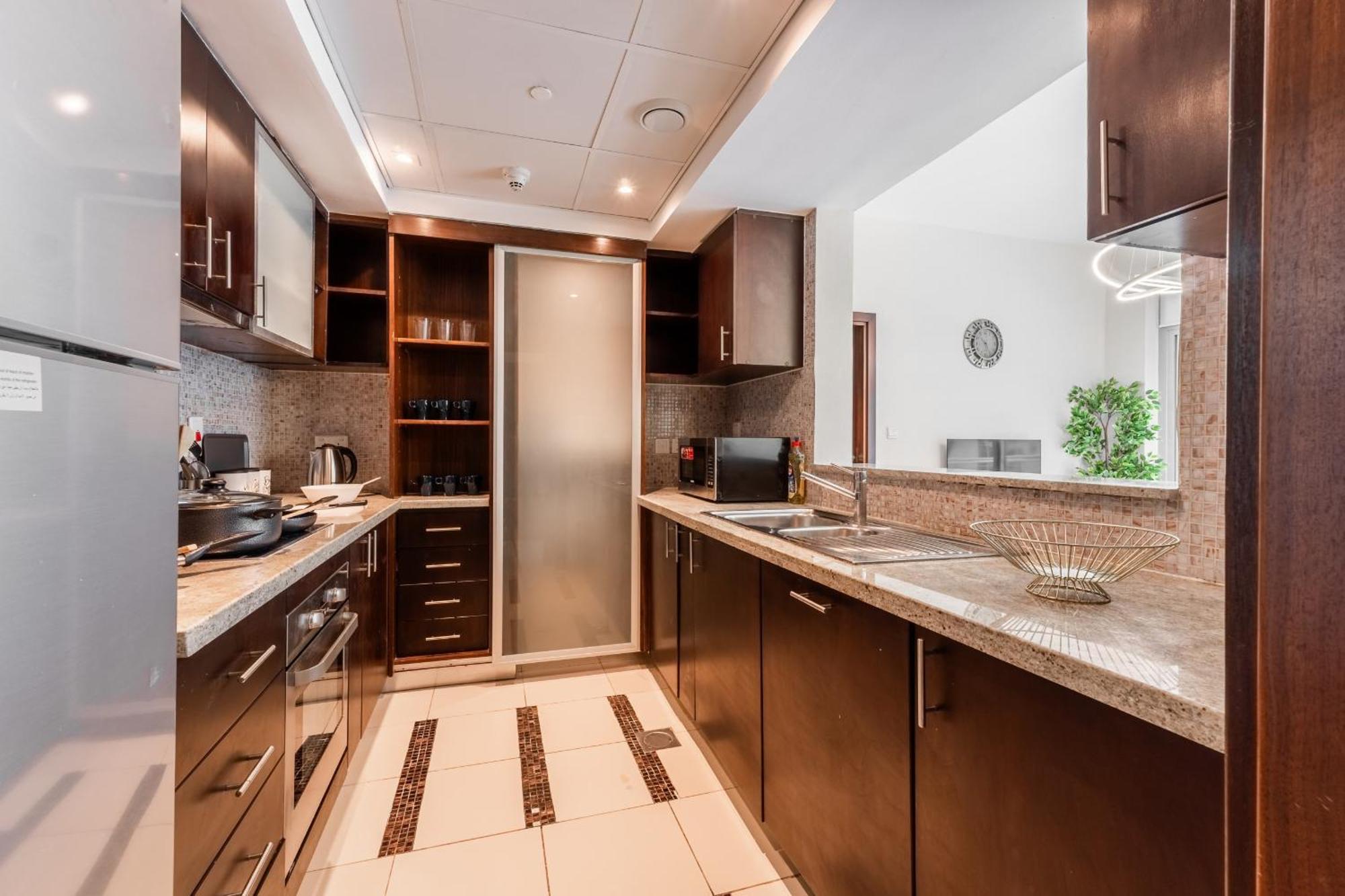 Luxury 1br In Bonaire Tower - Stunning Marina View & Five-star Amenities, Managed By Think Realty *