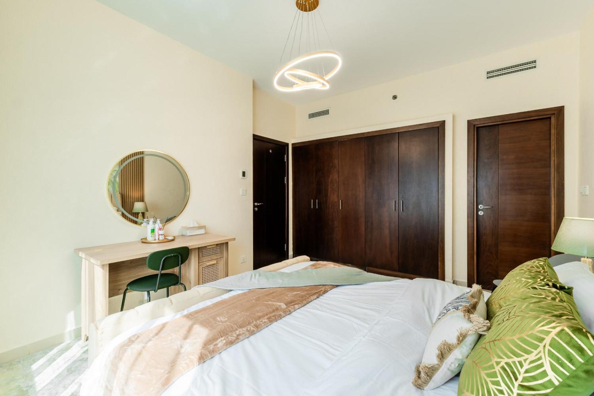 Apartment Luxury 1br In Bonaire Tower - Stunning Marina View & Five-star Amenities, Managed By Think Realty Dubai