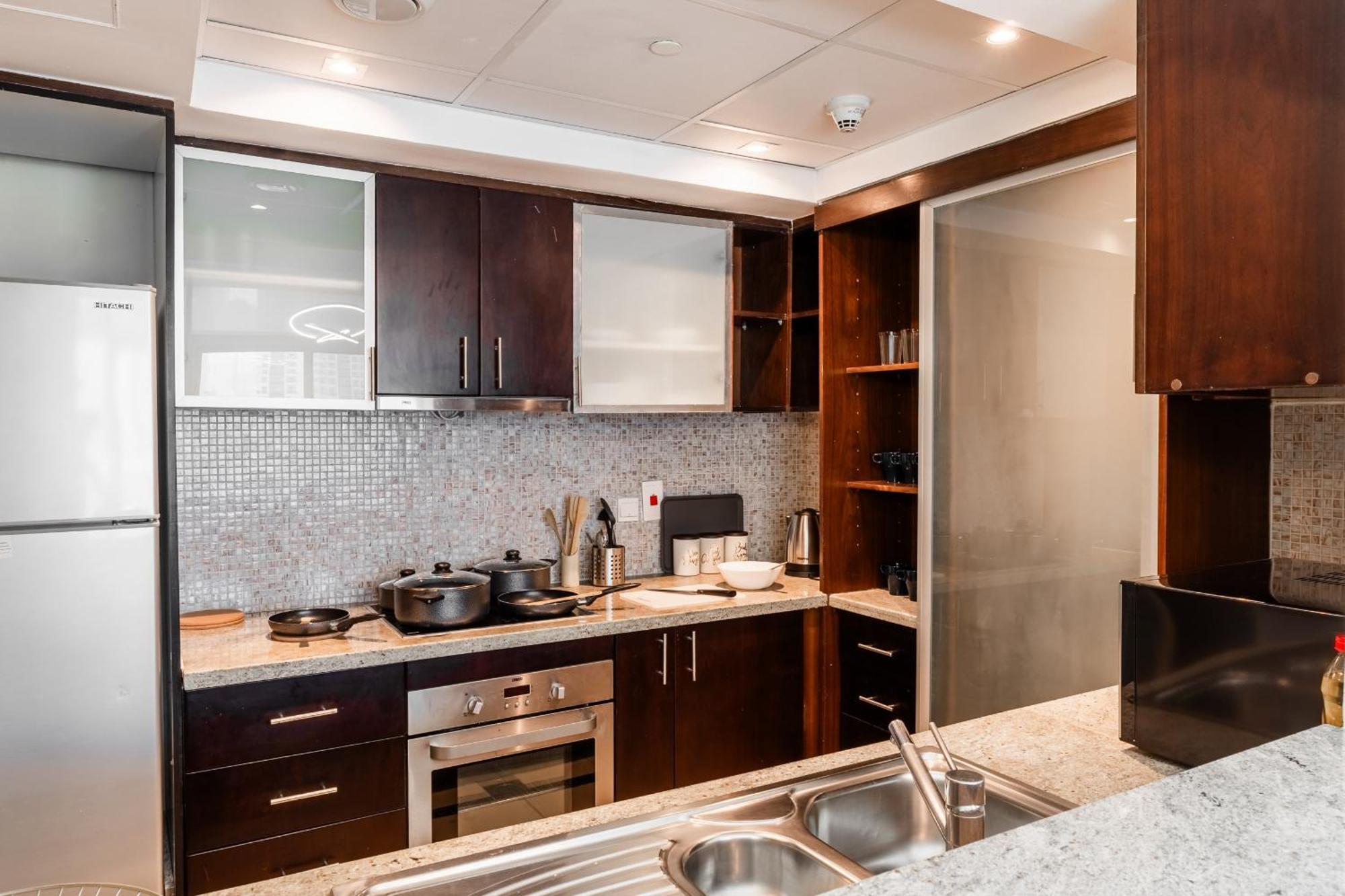 Luxury 1br In Bonaire Tower - Stunning Marina View & Five-star Amenities, Managed By Think Realty * Dubai