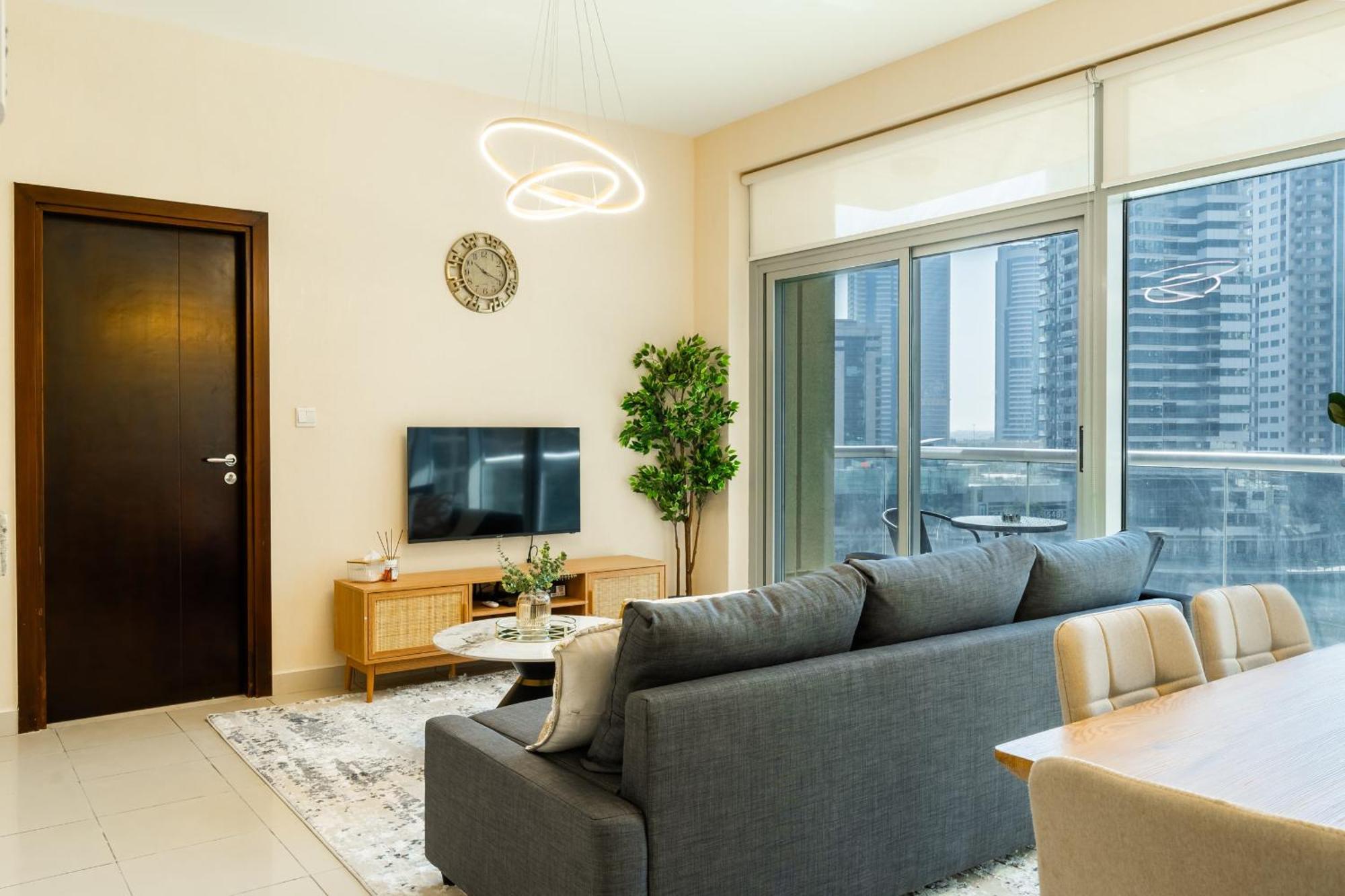 Luxury 1br In Bonaire Tower - Stunning Marina View & Five-star Amenities, Managed By Think Realty Apartment