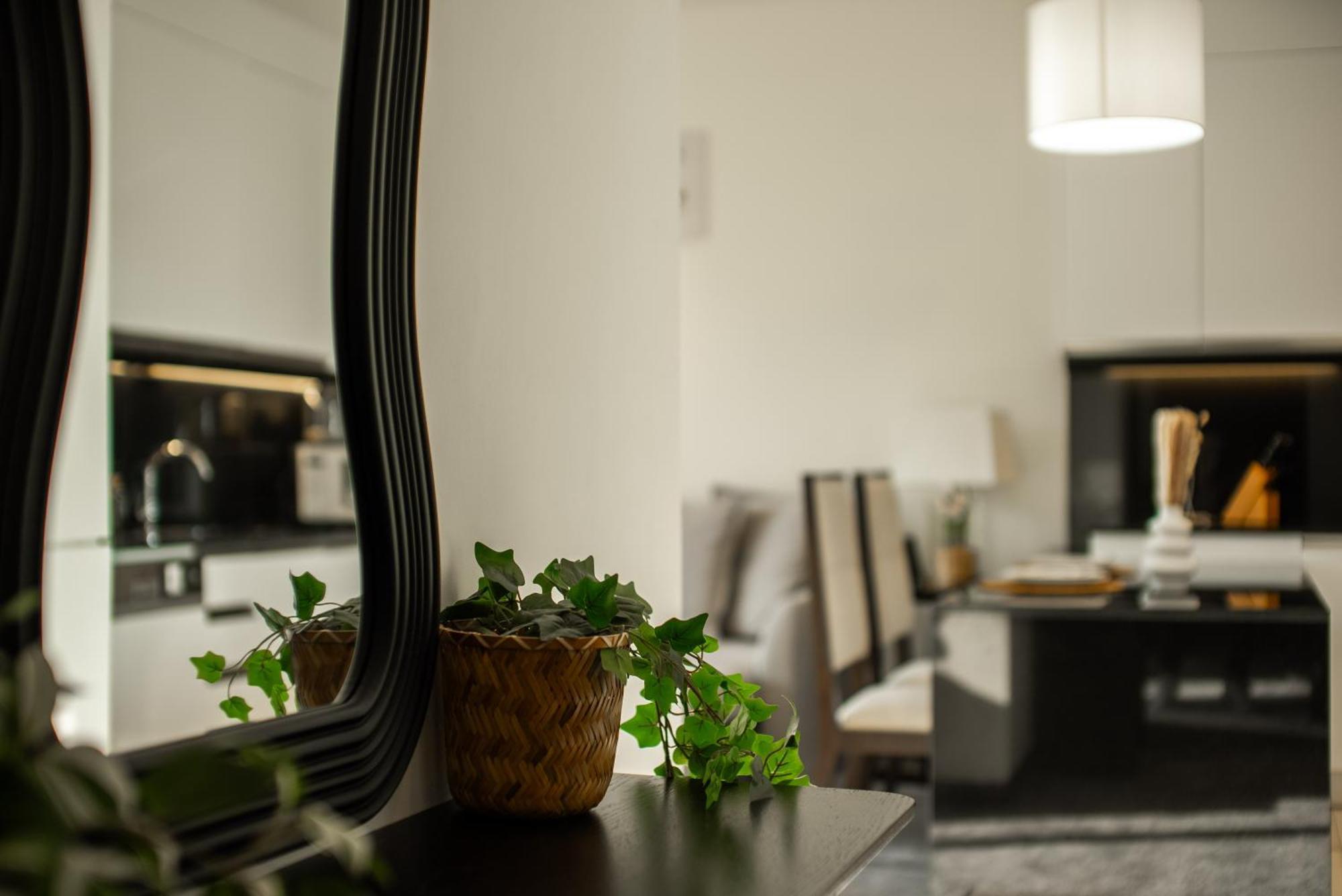 In Address Marina Residences Connected To Marina Mall Apartment