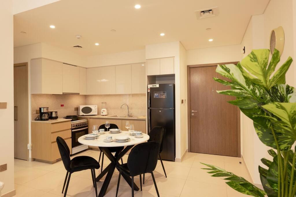 Apartment Modren 1br In Burj Royale 5mins Walk To Burj Khalifa - 508 Dubai