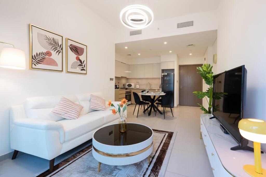 Modren 1br In Burj Royale 5mins Walk To Burj Khalifa - 508 * Dubai