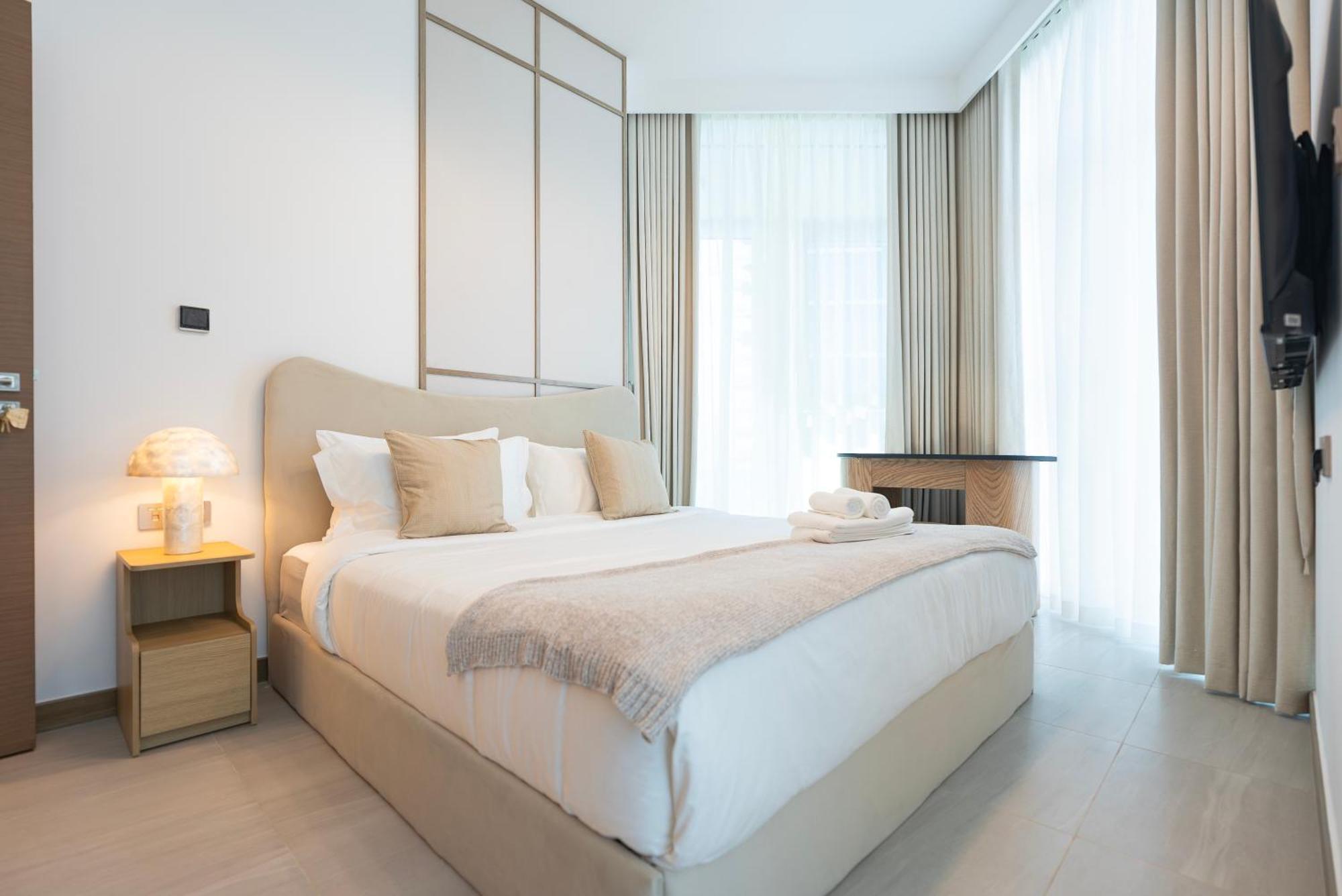 Daire Elegant 2-bedroom Apartment, Branded & Luxury Amenities
