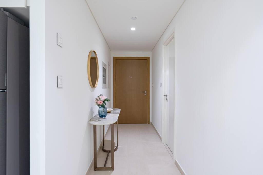 Luxurious 2br With Burj Khalifa View Apartment *