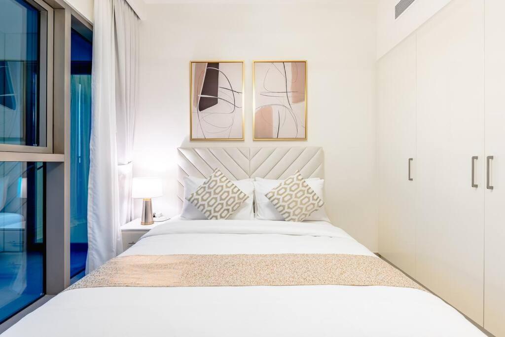 Apartment Luxurious 2br With Burj Khalifa View Dubai