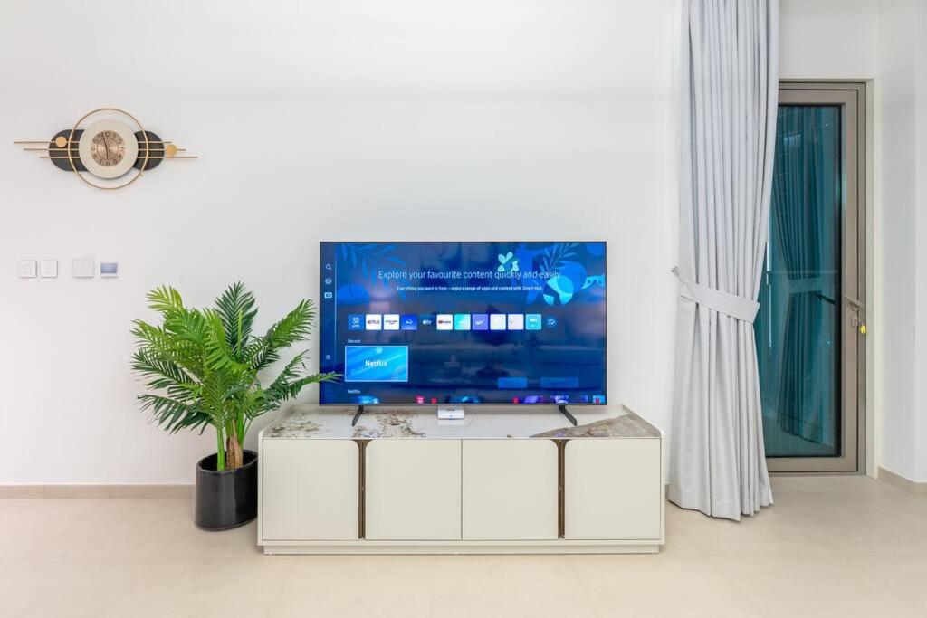 Luxurious 2br With Burj Khalifa View