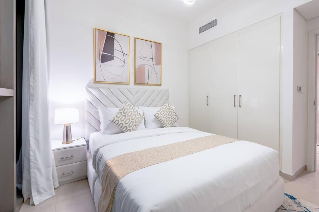 Luxurious 2br With Burj Khalifa View