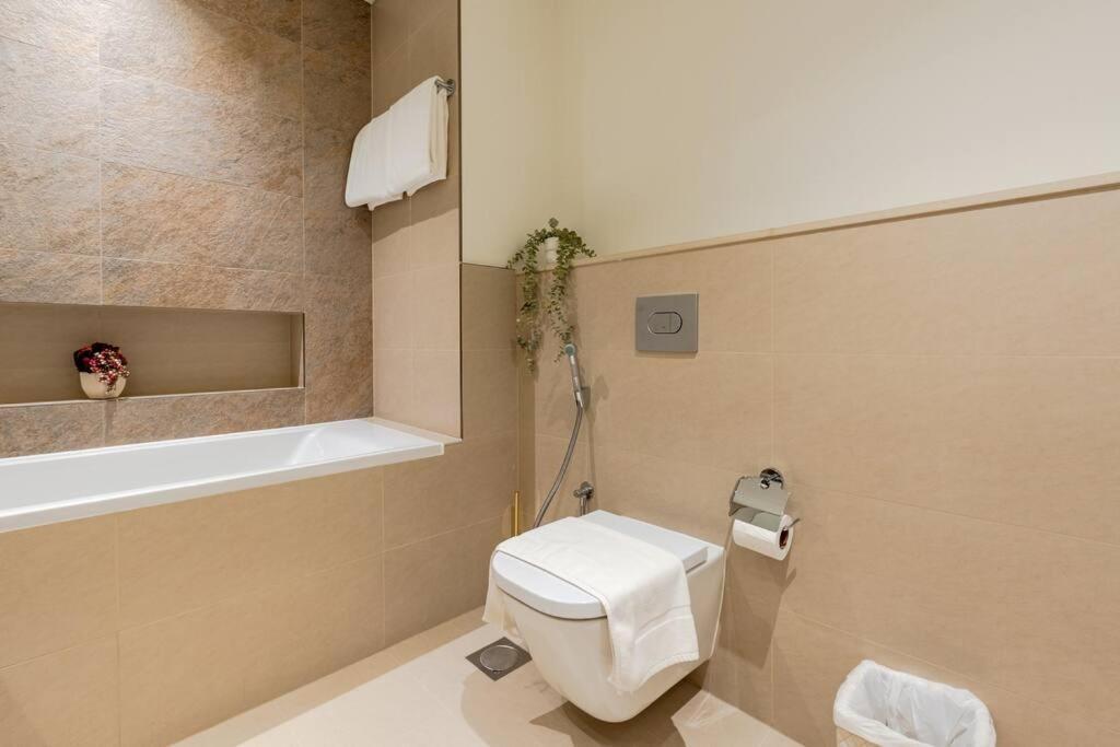 Luxurious 2br With Burj Khalifa View Apartment *