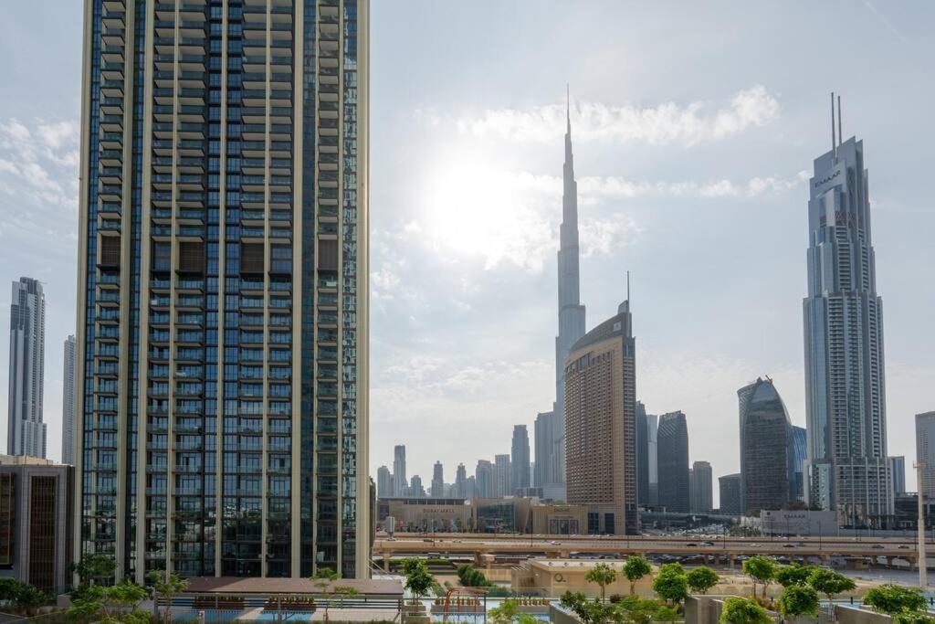 Luxurious 2br With Burj Khalifa View Apartment *