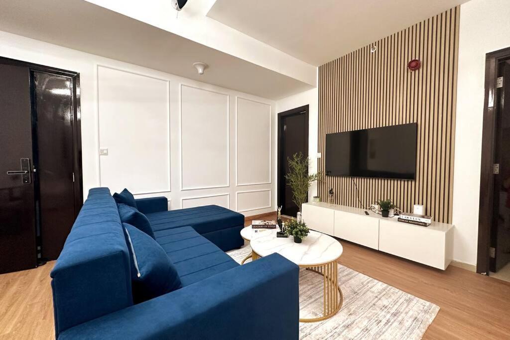 Apartment Stunning Newly Furnished Marina *