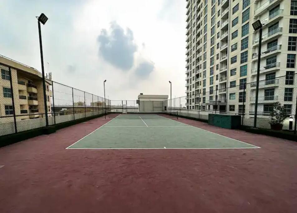 Stunning Newly Furnished Marina Apartment