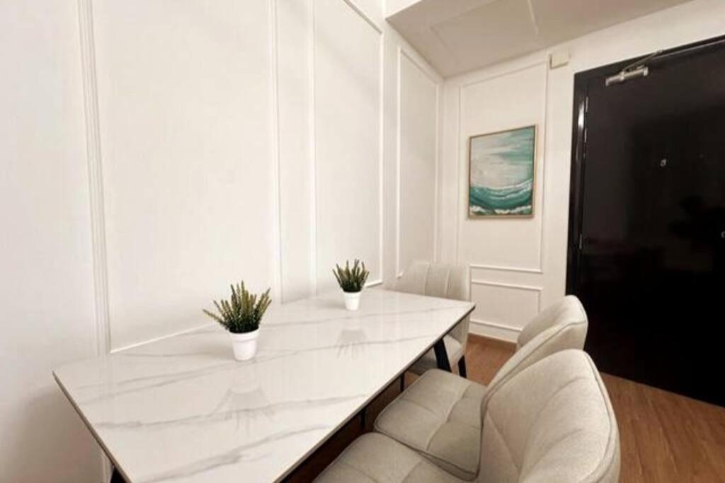 Stunning Newly Furnished Marina * Dubai