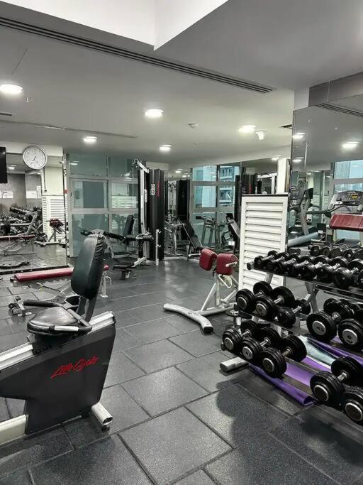Apartment Stunning Newly Furnished Marina
