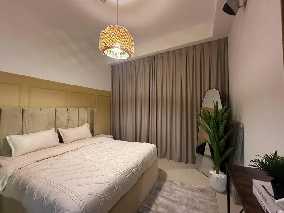 Apartment Stunning Newly Furnished Marina Dubai