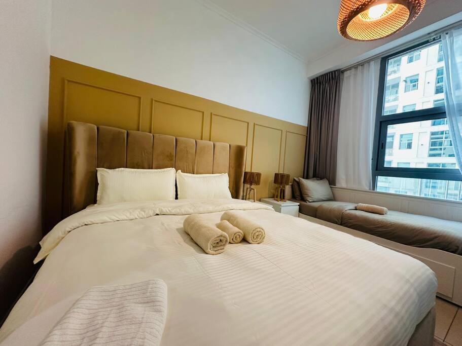 Stunning Newly Furnished Marina Apartment Dubai