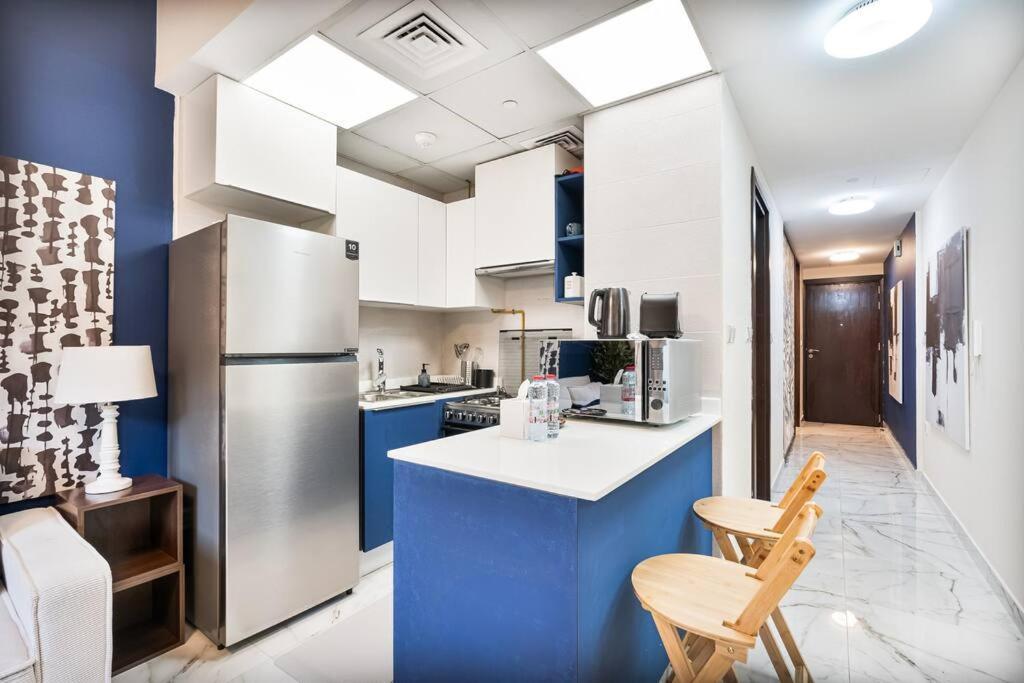 Apartment Serene With Pool And Gym Dubai