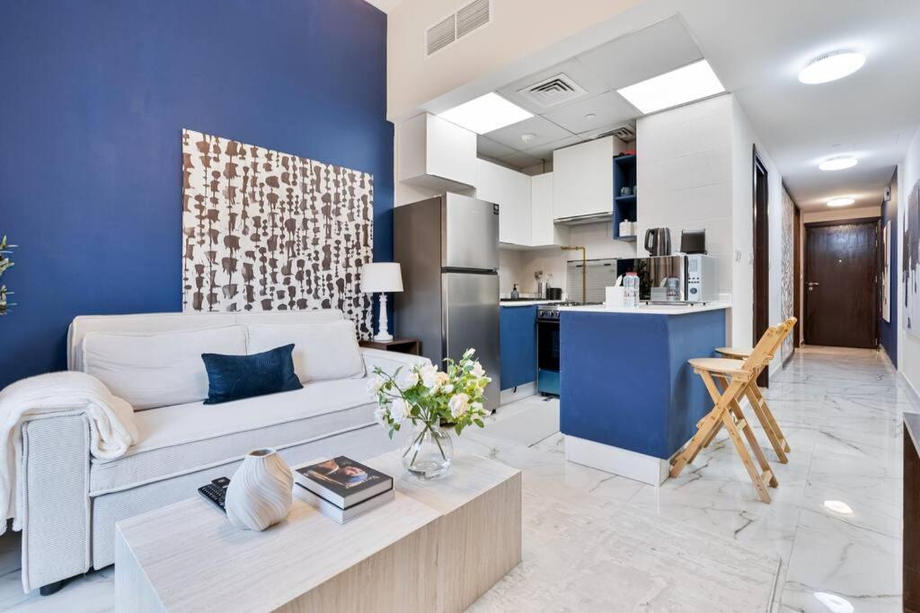 Serene With Pool And Gym Apartment