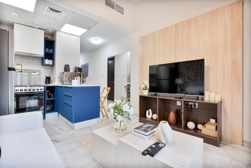 Apartment Serene With Pool And Gym