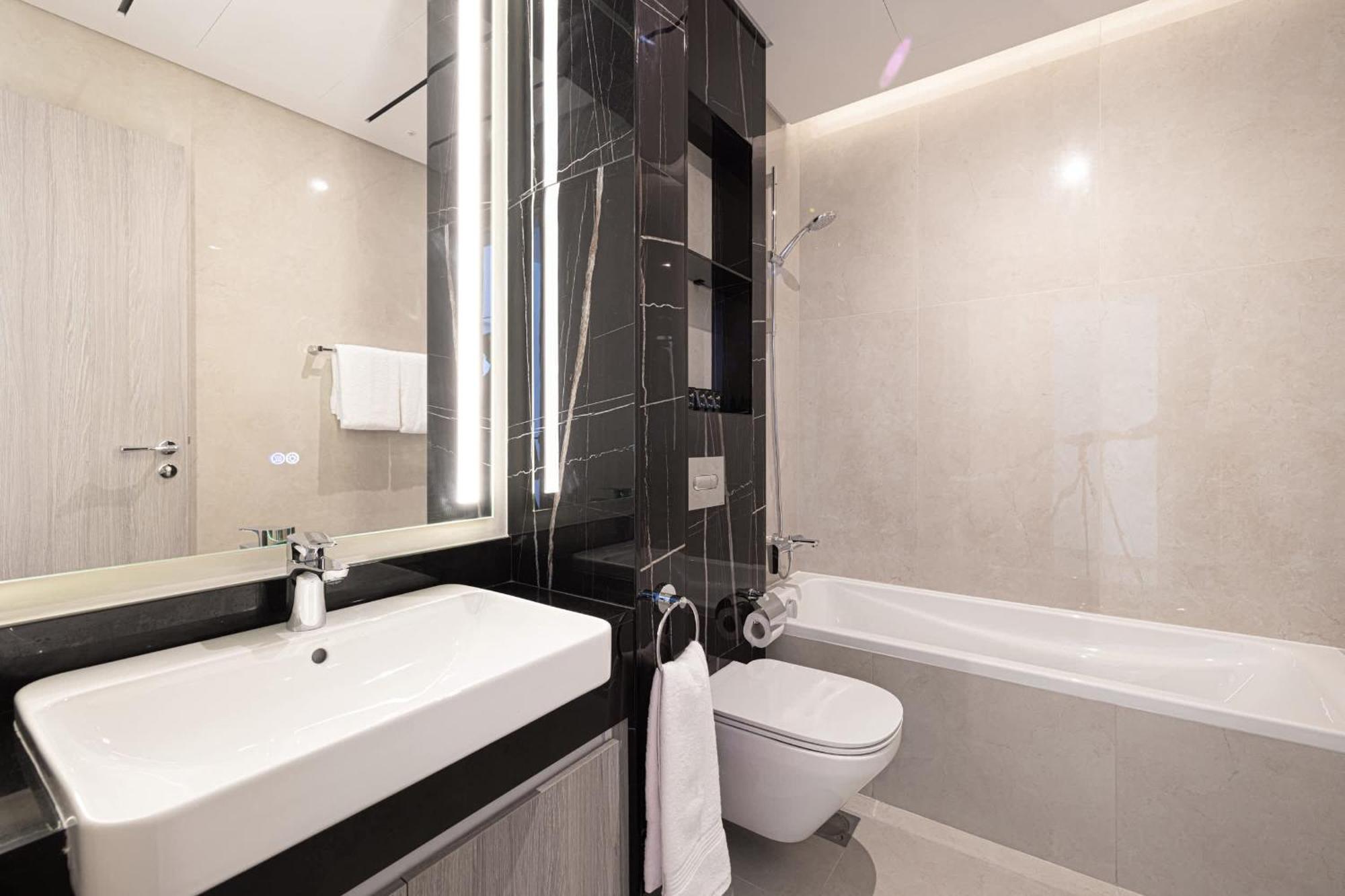 Apartment Stunning High-floor 1br Near Marina & Jbr *