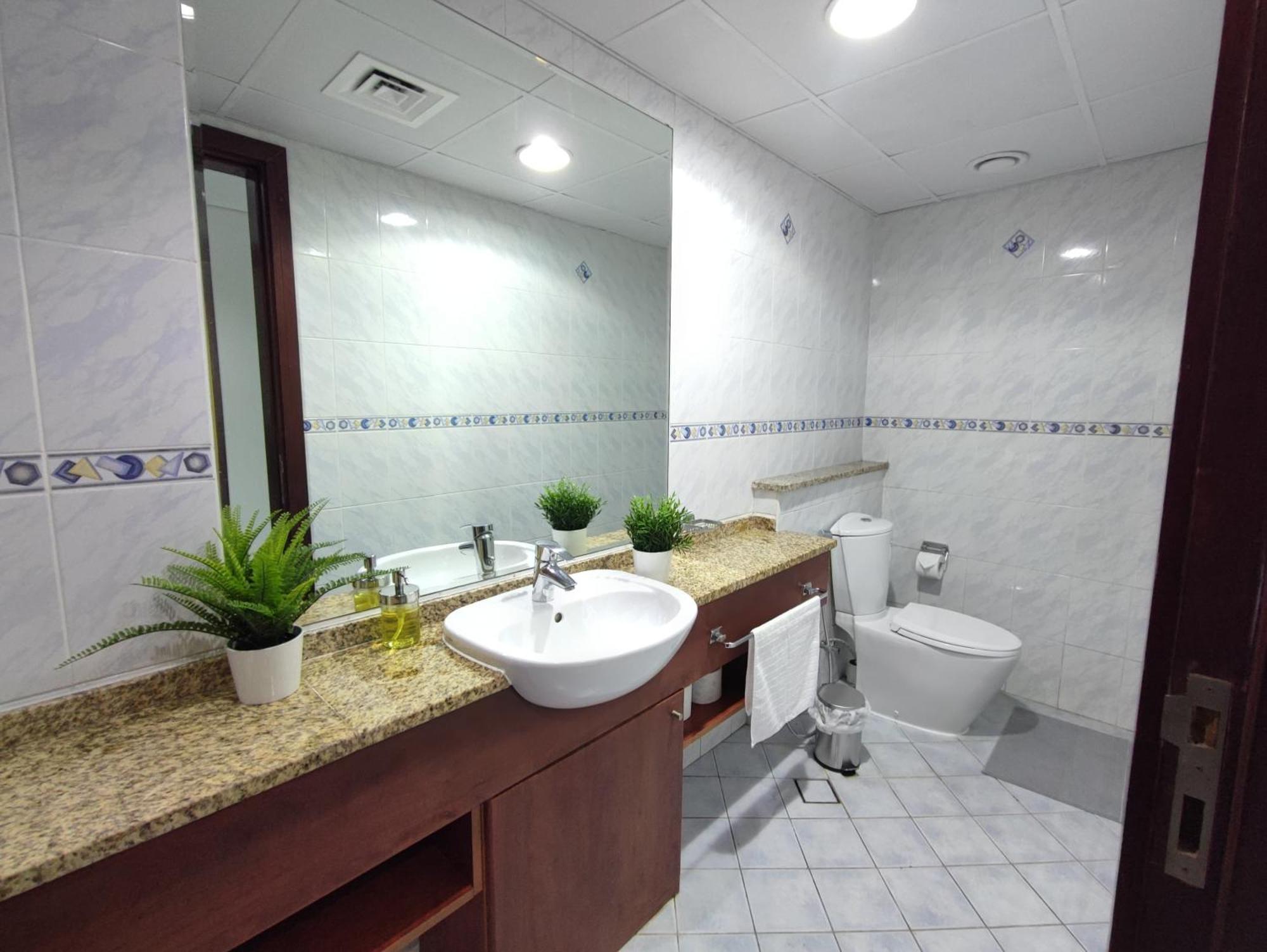Daire One Bedroom With Pool & Gym Near Marina *