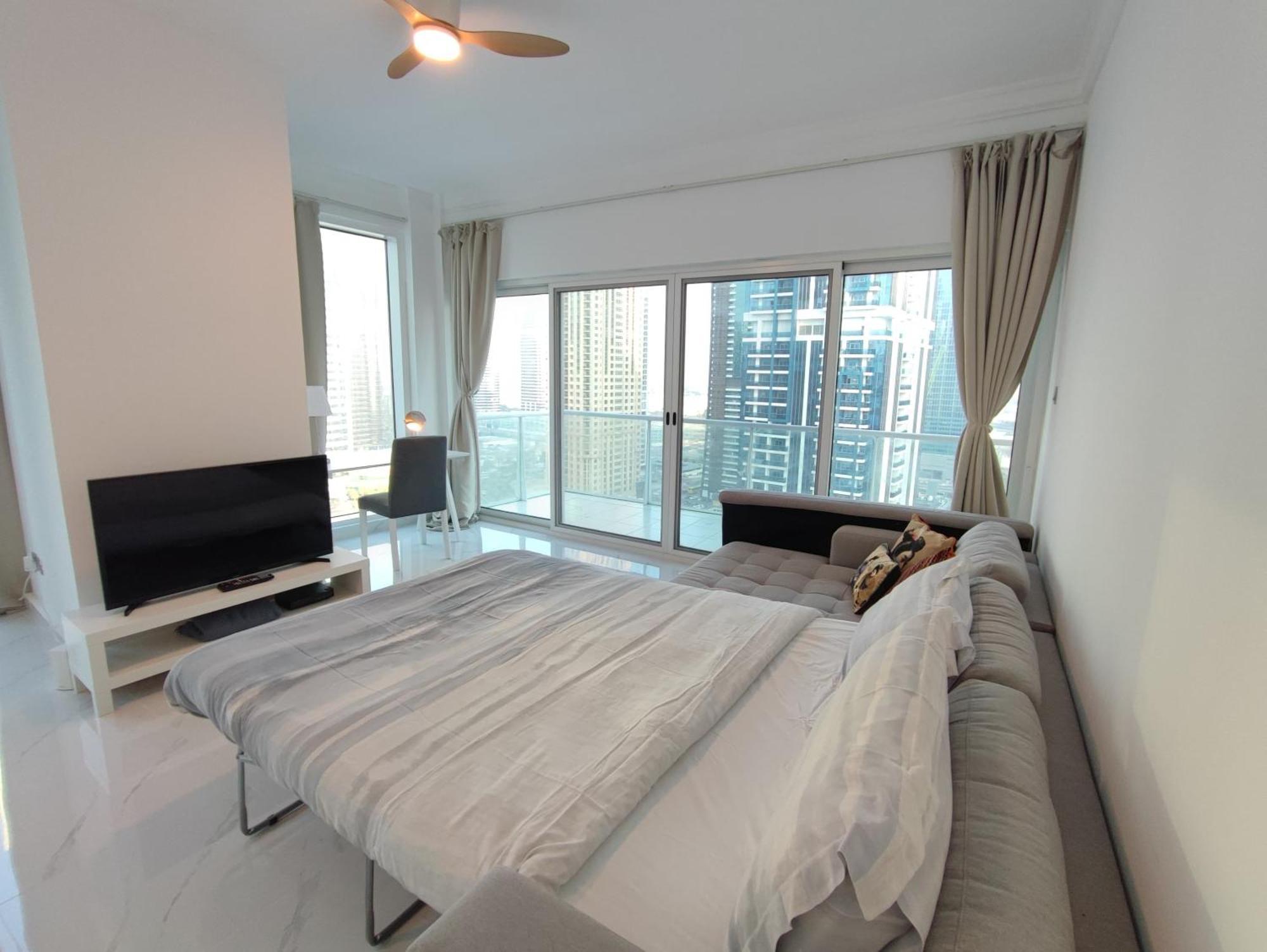 Daire One Bedroom With Pool & Gym Near Marina Dubai