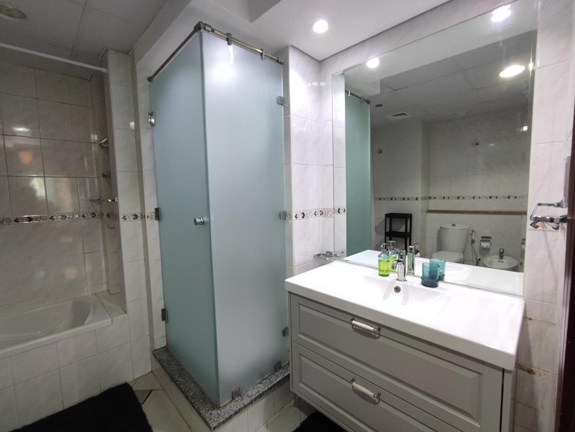 One Bedroom With Pool & Gym Near Marina *